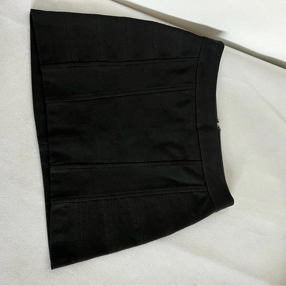 BCBGeneration Mini Skirt Size 6 A-Line Back Zip Closure Stretchy - Picture 4 of 8